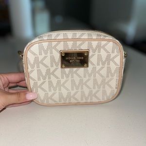 Micheal Kors crossbody